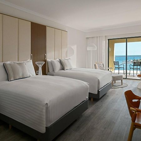 Malta Marriott Resort & Spa Saint Julian's Ngoại thất bức ảnh A guest room at the Westin Maldives