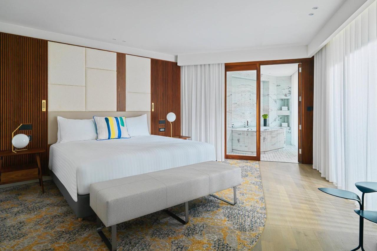 Malta Marriott Resort & Spa Saint Julian's Ngoại thất bức ảnh A bedroom at the hotel