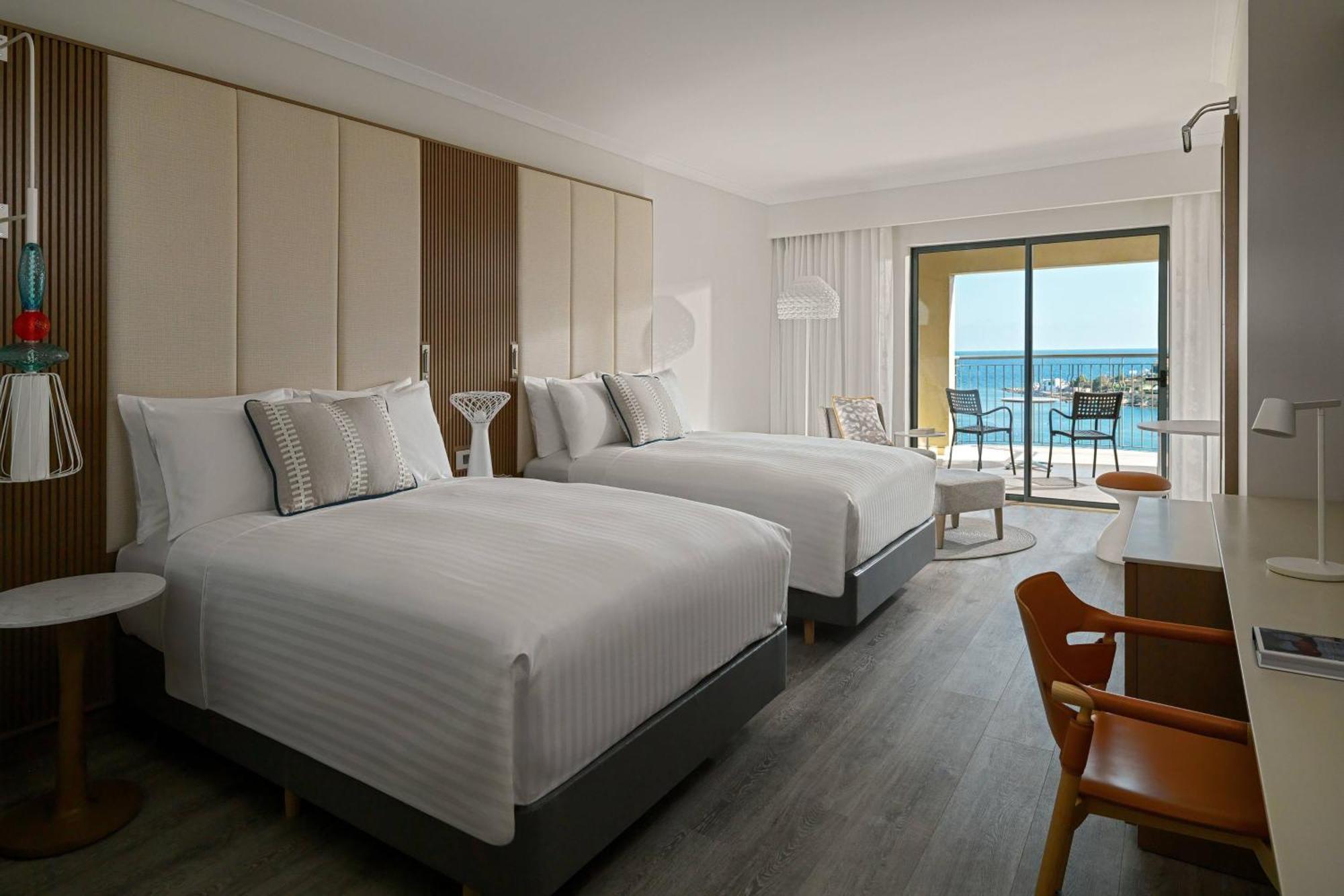 Malta Marriott Resort & Spa Saint Julian's Ngoại thất bức ảnh A guest room at the Westin Maldives