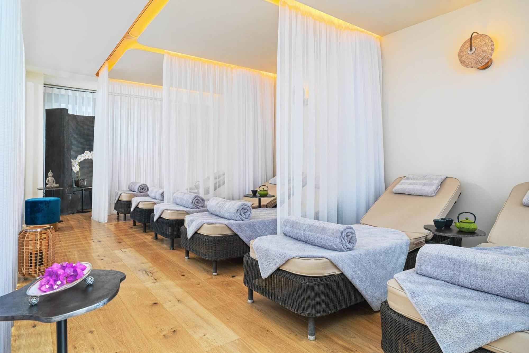 Malta Marriott Resort & Spa Saint Julian's Ngoại thất bức ảnh The spa at The Ivy Spa, St John's Wood