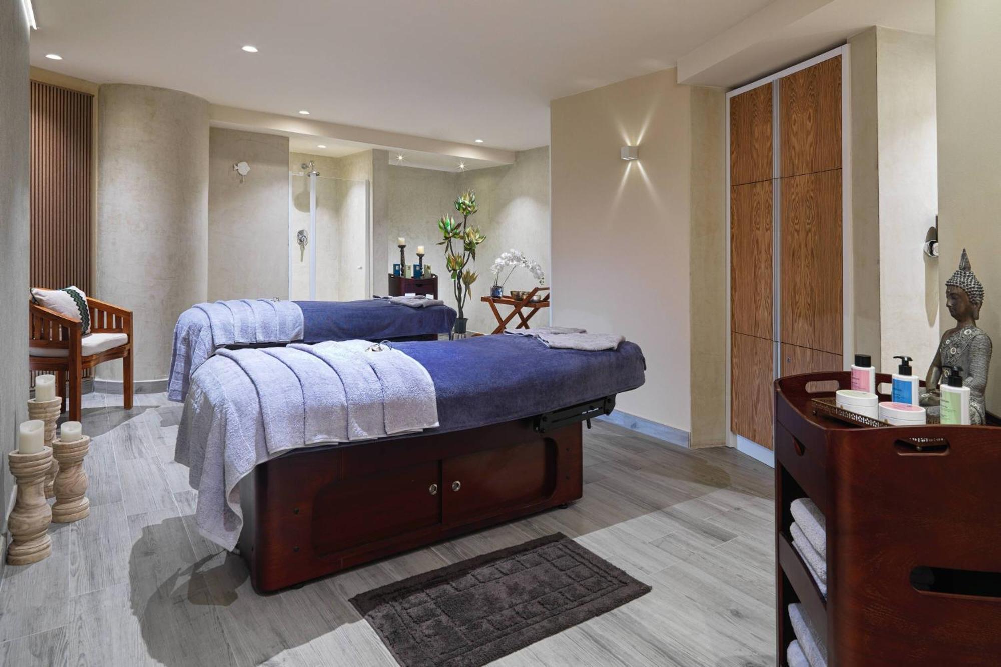 Malta Marriott Resort & Spa Saint Julian's Ngoại thất bức ảnh A massage bed